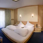 מלון Vomperhof 3*