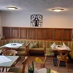 מלון Vomperhof 3*